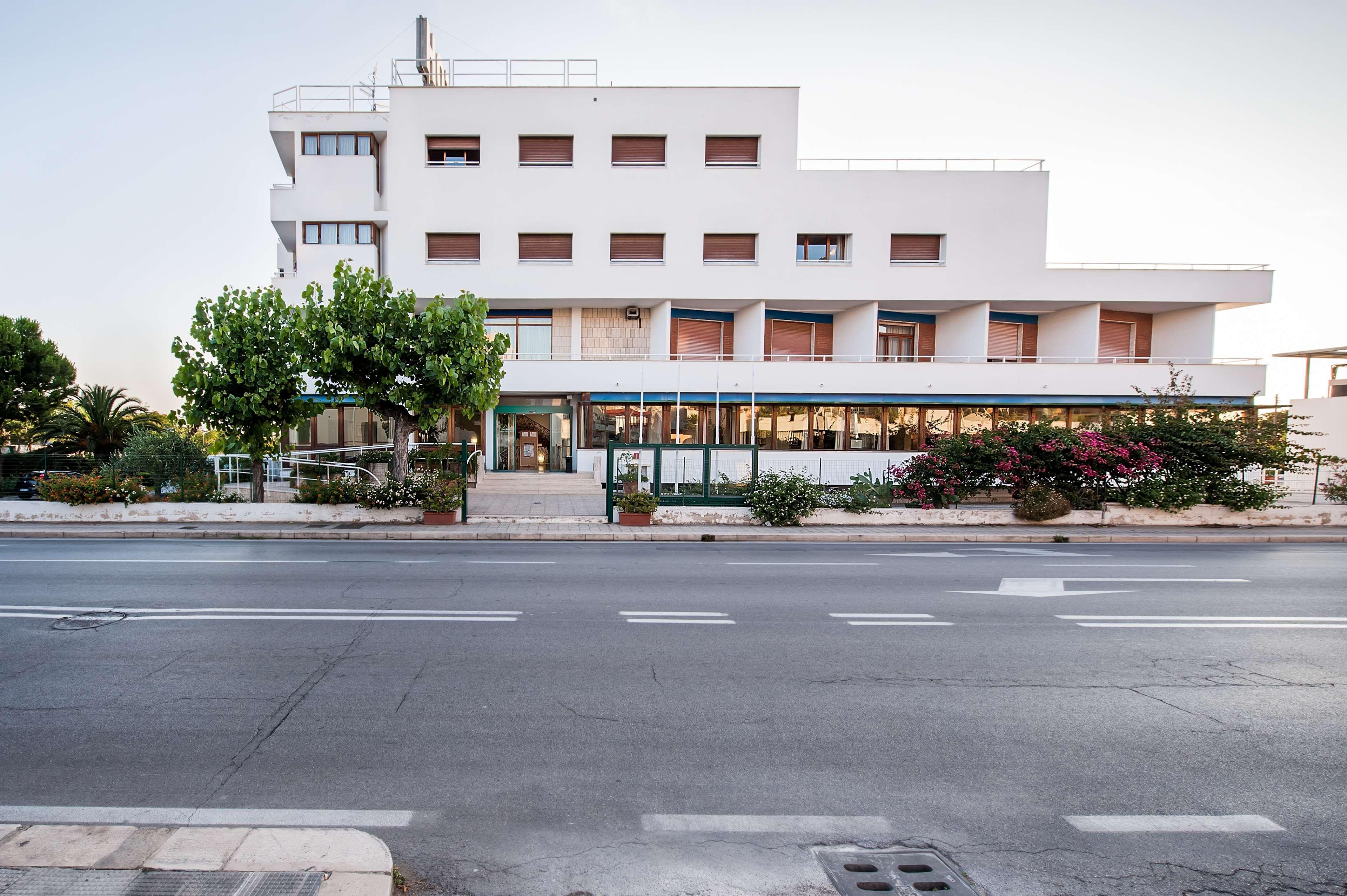 Hotel La Baia Bari Bagian luar foto