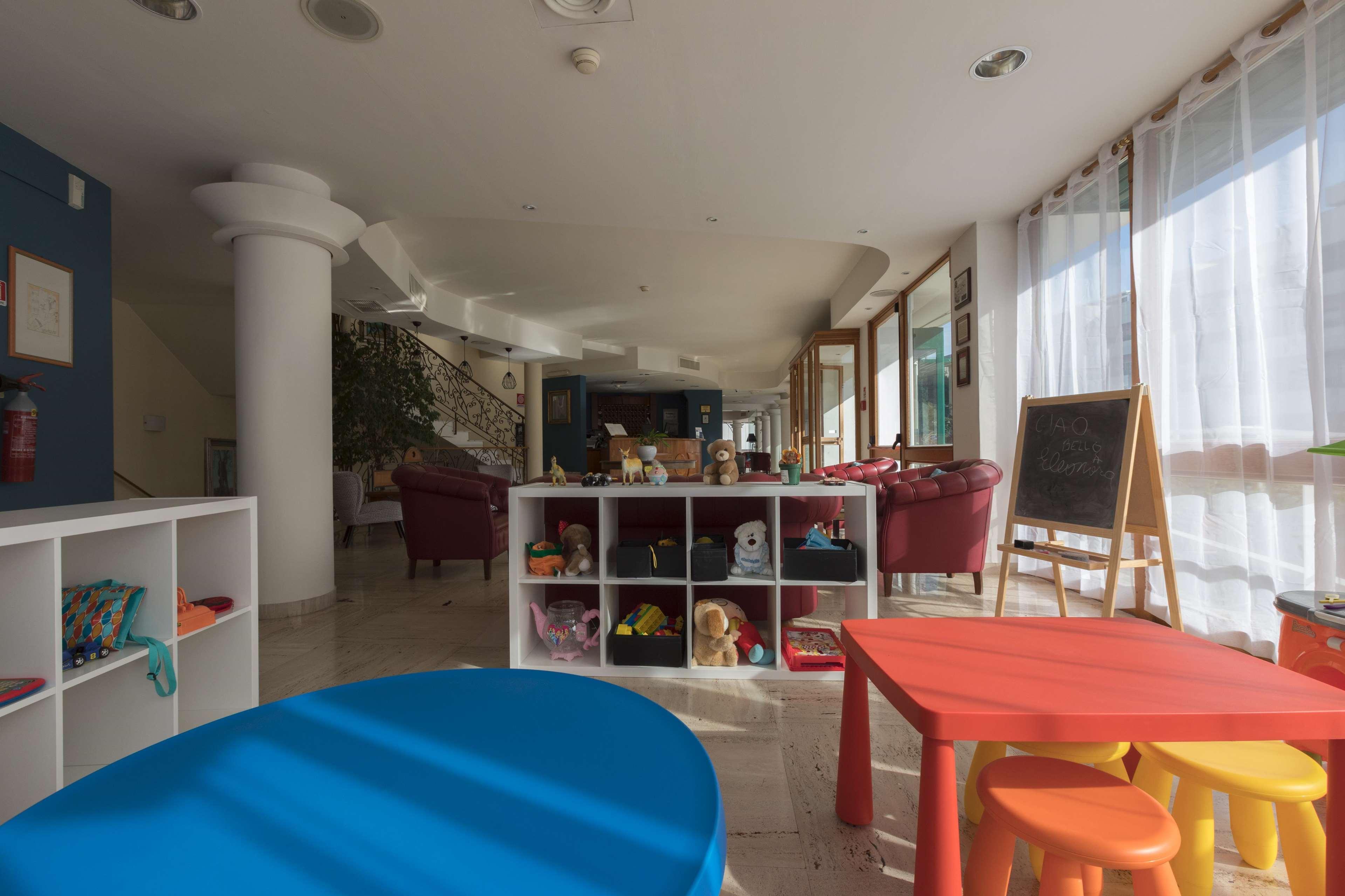 Hotel La Baia Bari Bagian luar foto