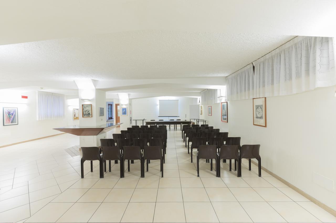 Hotel La Baia Bari Bagian luar foto