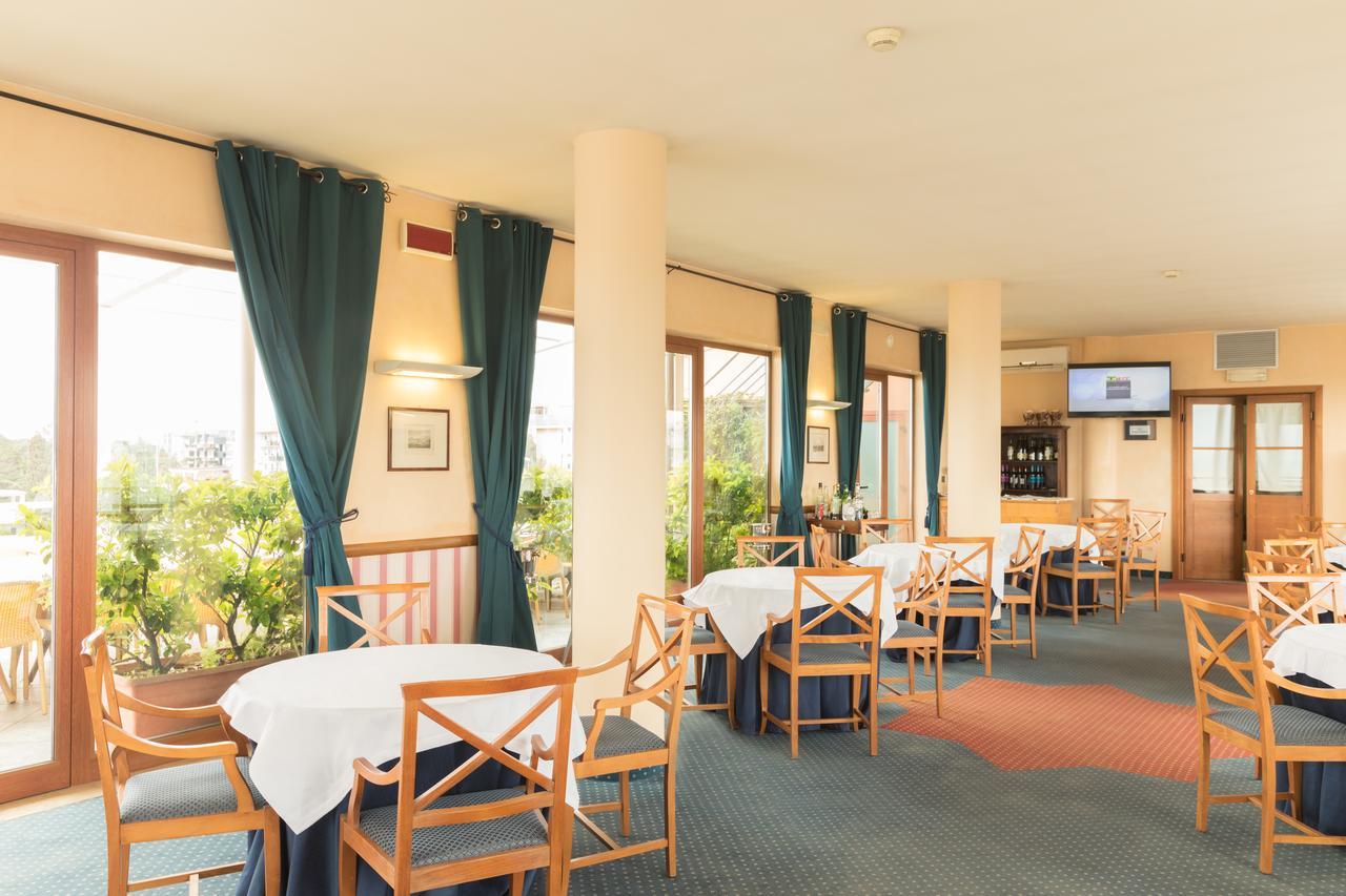 Hotel La Baia Bari Bagian luar foto