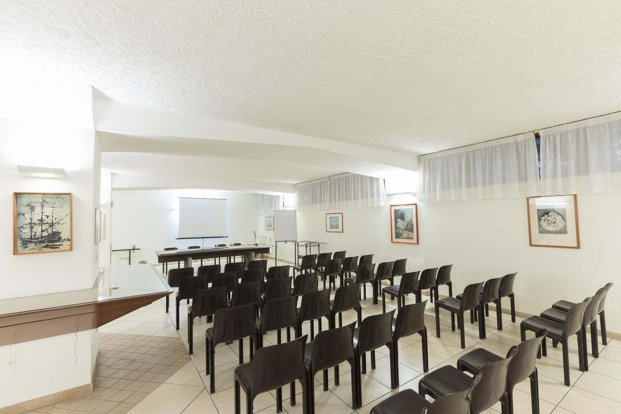 Hotel La Baia Bari Bagian luar foto