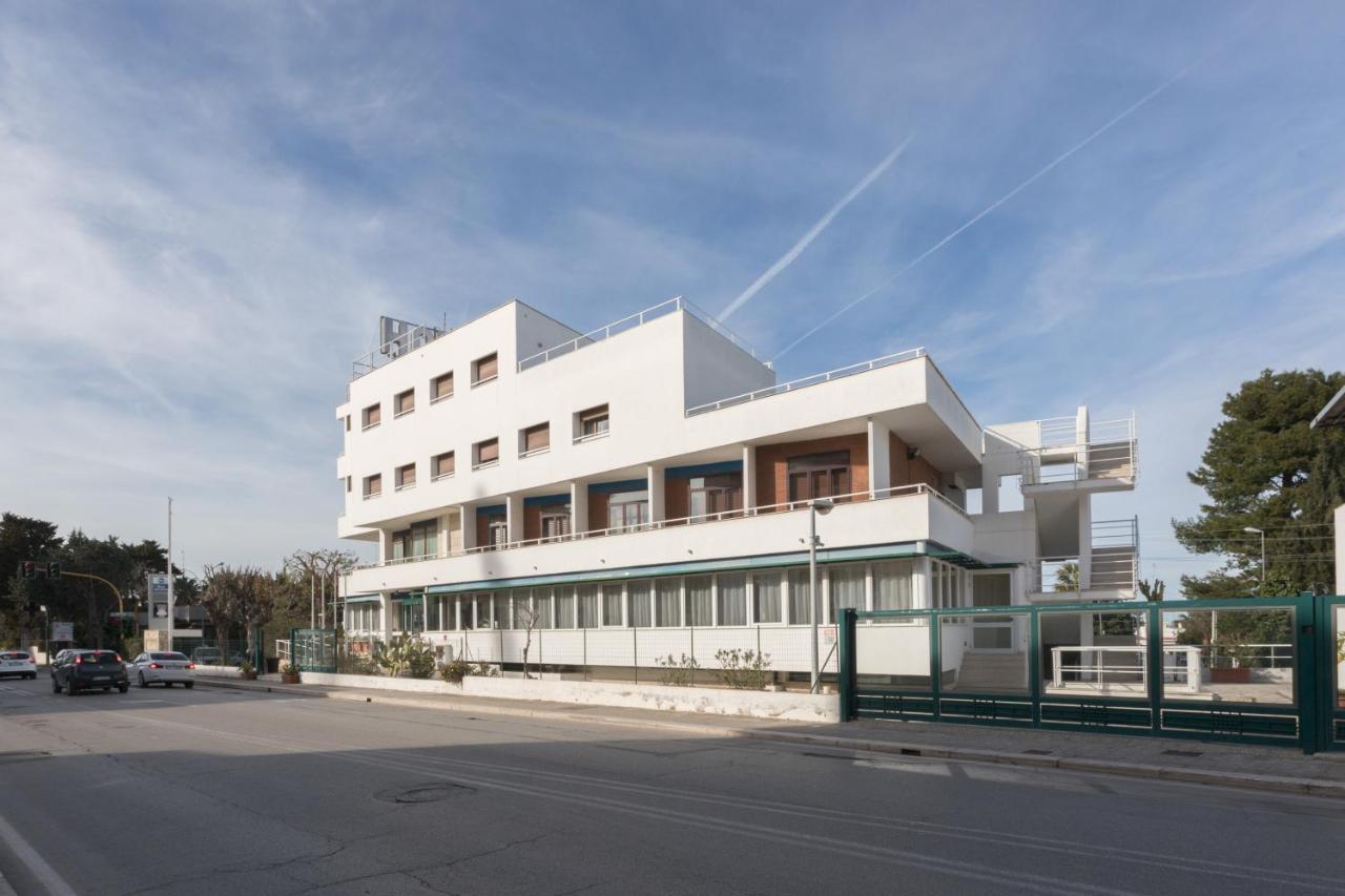 Hotel La Baia Bari Bagian luar foto