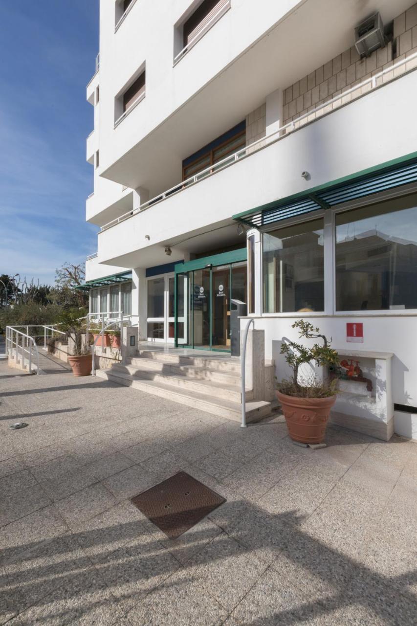Hotel La Baia Bari Bagian luar foto