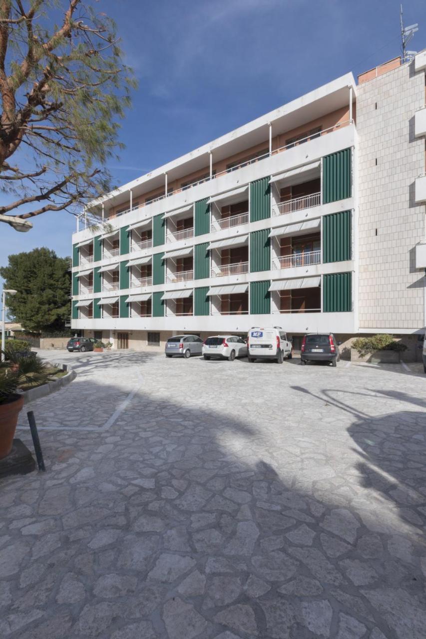 Hotel La Baia Bari Bagian luar foto